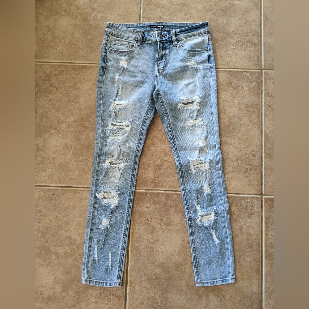 Fashion Nova Distressed Skinny Jeans Size 5